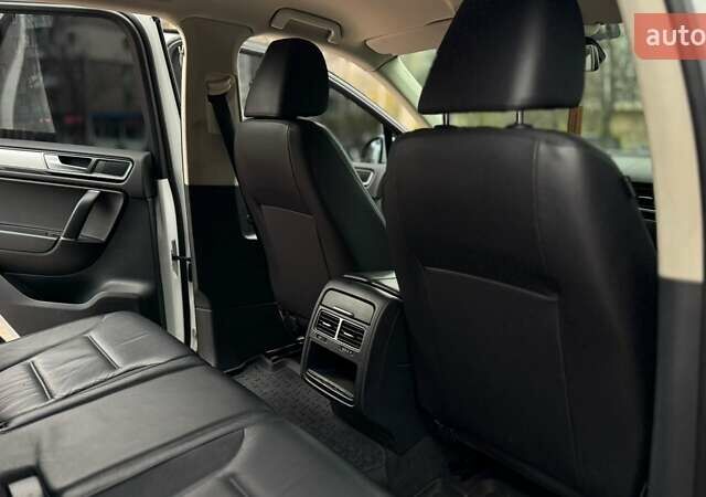 Белый Фольксваген Туарег, объемом двигателя 2.97 л и пробегом 206 тыс. км за 24900 $, фото 6 на Automoto.ua