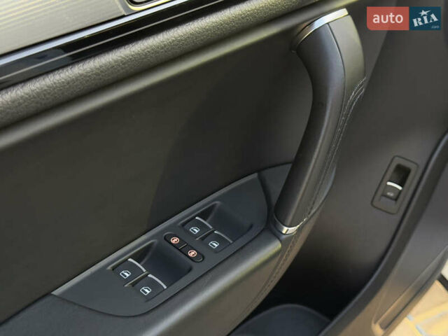 Білий Фольксваген Туарег, об'ємом двигуна 3 л та пробігом 279 тис. км за 24700 $, фото 29 на Automoto.ua