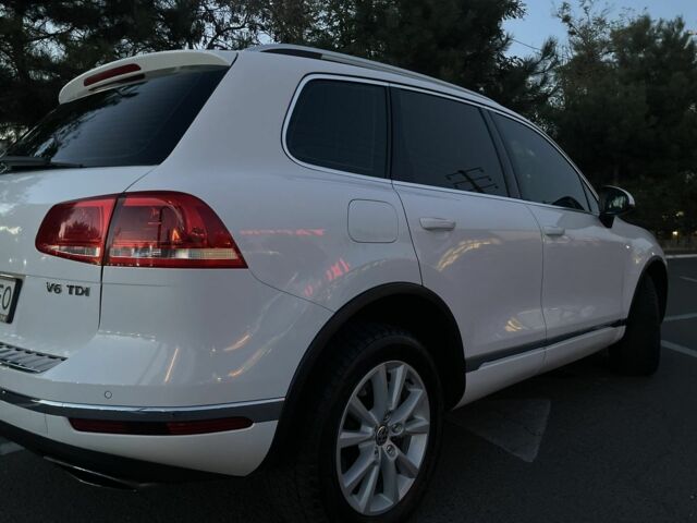 Белый Фольксваген Туарег, объемом двигателя 3 л и пробегом 208 тыс. км за 21800 $, фото 11 на Automoto.ua