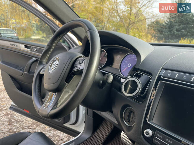 Білий Фольксваген Туарег, об'ємом двигуна 3 л та пробігом 199 тис. км за 35500 $, фото 24 на Automoto.ua