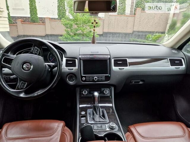 Білий Фольксваген Туарег, об'ємом двигуна 3 л та пробігом 102 тис. км за 34800 $, фото 9 на Automoto.ua