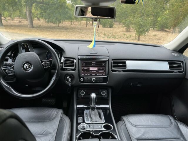 Белый Фольксваген Туарег, объемом двигателя 3 л и пробегом 204 тыс. км за 26000 $, фото 19 на Automoto.ua