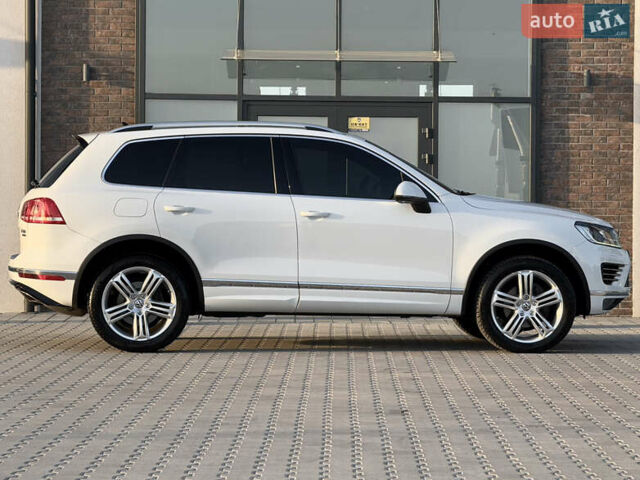 Білий Фольксваген Туарег, об'ємом двигуна 3 л та пробігом 279 тис. км за 24700 $, фото 1 на Automoto.ua