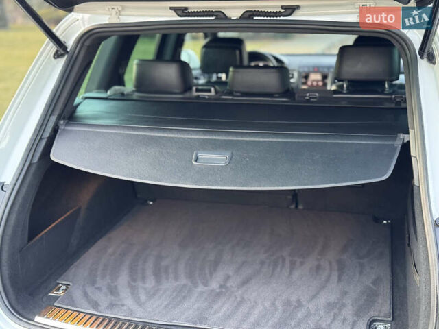 Білий Фольксваген Туарег, об'ємом двигуна 4.13 л та пробігом 197 тис. км за 27000 $, фото 14 на Automoto.ua