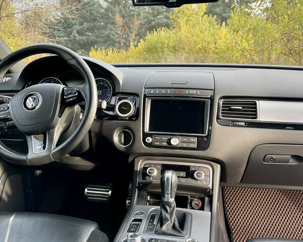 Білий Фольксваген Туарег, об'ємом двигуна 3 л та пробігом 199 тис. км за 35500 $, фото 13 на Automoto.ua