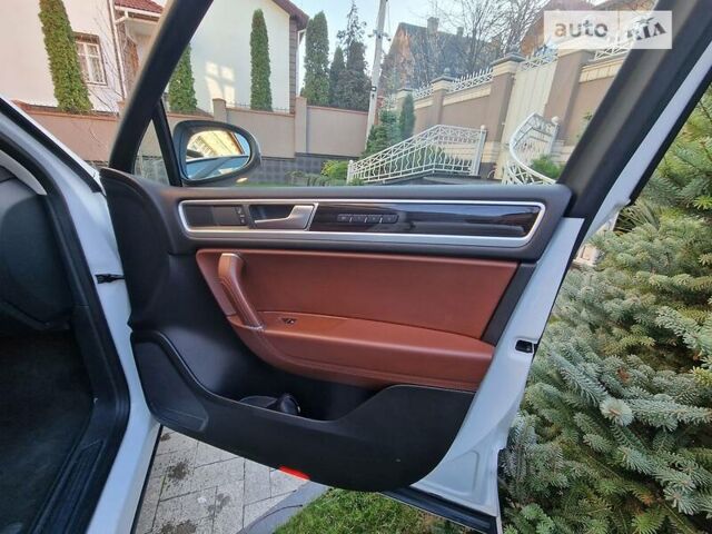 Білий Фольксваген Туарег, об'ємом двигуна 3 л та пробігом 102 тис. км за 34800 $, фото 20 на Automoto.ua