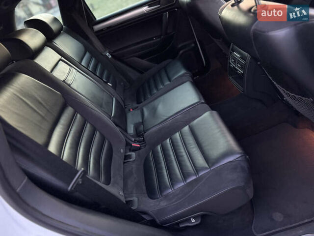 Білий Фольксваген Туарег, об'ємом двигуна 4.13 л та пробігом 197 тис. км за 27000 $, фото 39 на Automoto.ua