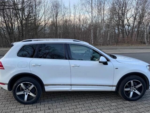 Білий Фольксваген Туарег, об'ємом двигуна 3 л та пробігом 182 тис. км за 15000 $, фото 5 на Automoto.ua