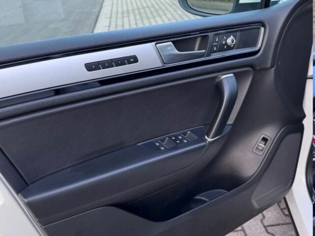 Білий Фольксваген Туарег, об'ємом двигуна 3 л та пробігом 182 тис. км за 15000 $, фото 13 на Automoto.ua