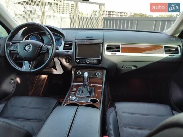 Білий Фольксваген Туарег, об'ємом двигуна 3 л та пробігом 157 тис. км за 27500 $, фото 8 на Automoto.ua