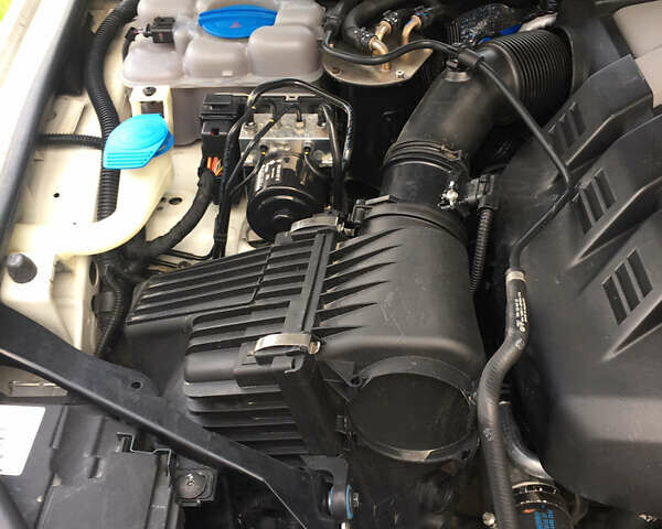 Белый Фольксваген Туарег, объемом двигателя 2.97 л и пробегом 285 тыс. км за 21000 $, фото 19 на Automoto.ua