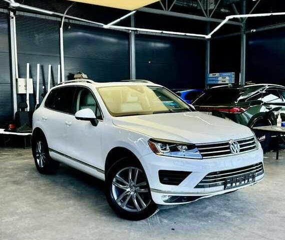 Белый Фольксваген Туарег, объемом двигателя 3.6 л и пробегом 89 тыс. км за 13100 $, фото 2 на Automoto.ua