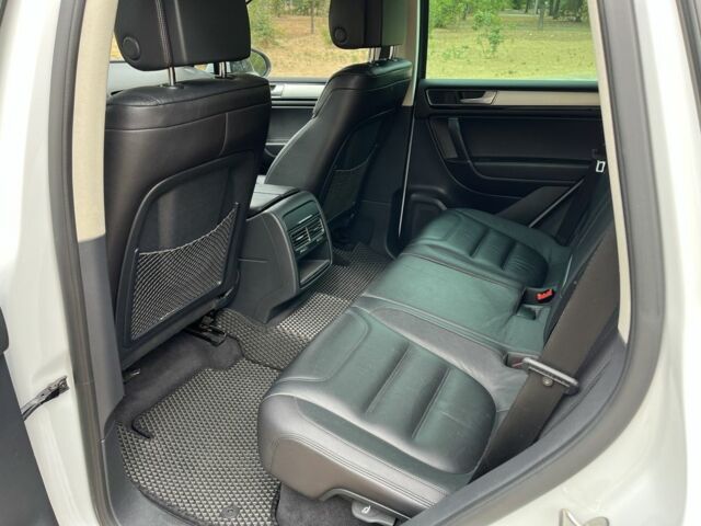 Белый Фольксваген Туарег, объемом двигателя 3 л и пробегом 204 тыс. км за 26000 $, фото 17 на Automoto.ua