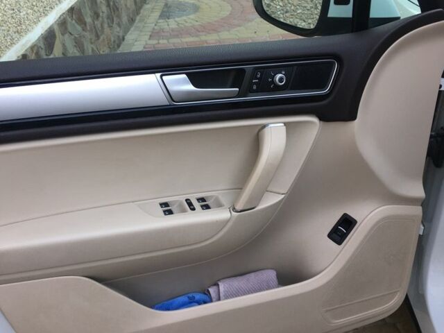 Білий Фольксваген Туарег, об'ємом двигуна 3 л та пробігом 285 тис. км за 20500 $, фото 1 на Automoto.ua