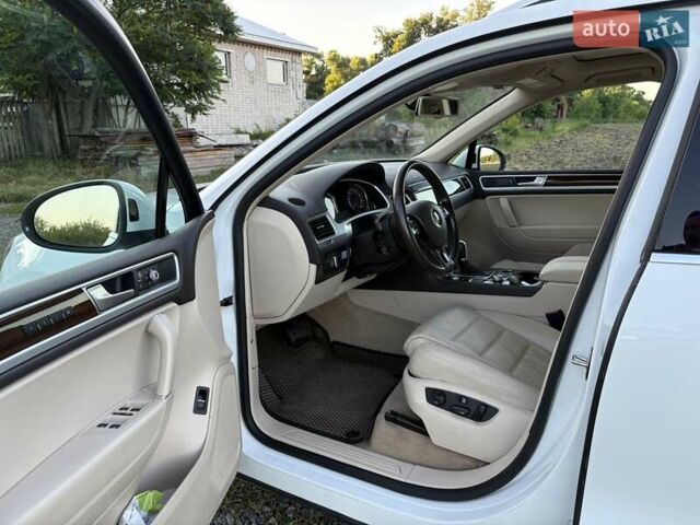 Белый Фольксваген Туарег, объемом двигателя 2.97 л и пробегом 99 тыс. км за 28500 $, фото 9 на Automoto.ua