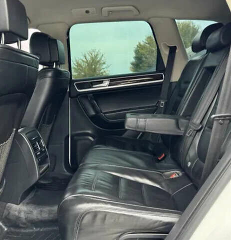 Білий Фольксваген Туарег, об'ємом двигуна 2.97 л та пробігом 320 тис. км за 23200 $, фото 11 на Automoto.ua