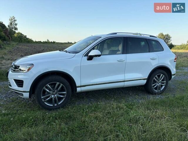 Белый Фольксваген Туарег, объемом двигателя 2.97 л и пробегом 99 тыс. км за 28500 $, фото 2 на Automoto.ua