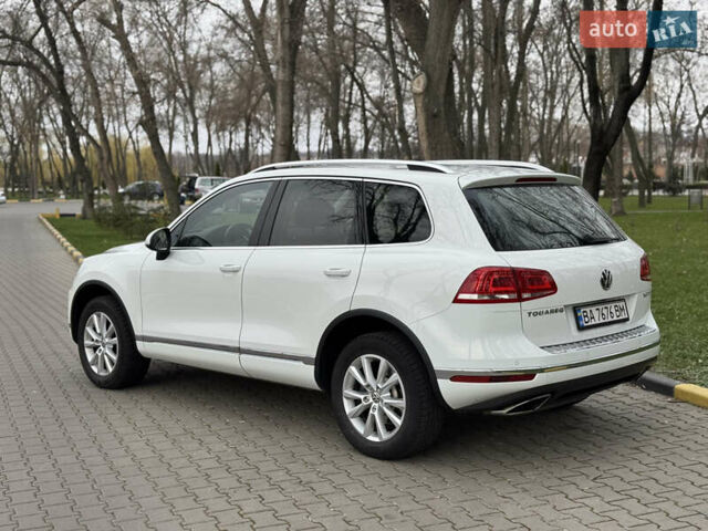 Білий Фольксваген Туарег, об'ємом двигуна 2.98 л та пробігом 270 тис. км за 24500 $, фото 2 на Automoto.ua