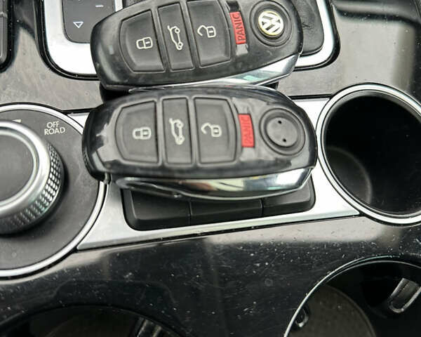 Белый Фольксваген Туарег, объемом двигателя 2.97 л и пробегом 215 тыс. км за 19700 $, фото 30 на Automoto.ua