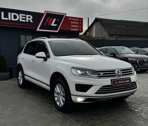 Белый Фольксваген Туарег, объемом двигателя 3 л и пробегом 320 тыс. км за 23700 $, фото 1 на Automoto.ua