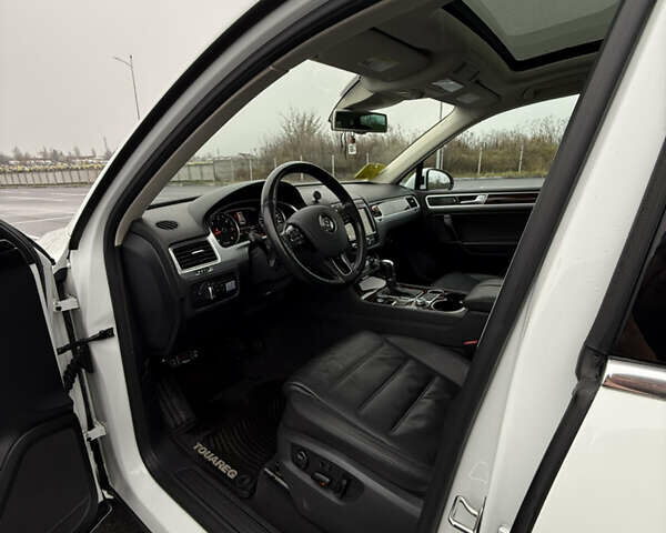 Белый Фольксваген Туарег, объемом двигателя 2.97 л и пробегом 216 тыс. км за 24500 $, фото 13 на Automoto.ua