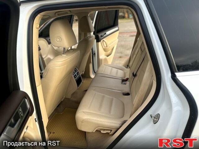 Белый Фольксваген Туарег, объемом двигателя 3.6 л и пробегом 130 тыс. км за 25000 $, фото 9 на Automoto.ua