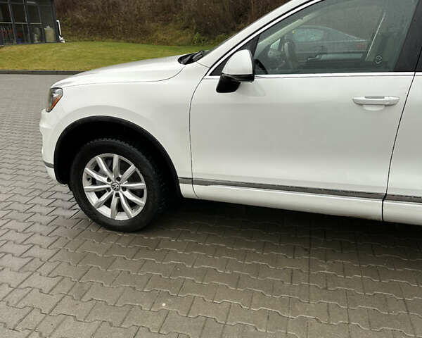 Белый Фольксваген Туарег, объемом двигателя 2.97 л и пробегом 215 тыс. км за 19700 $, фото 5 на Automoto.ua
