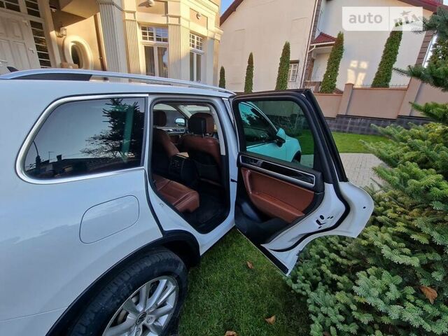 Білий Фольксваген Туарег, об'ємом двигуна 3 л та пробігом 102 тис. км за 34800 $, фото 23 на Automoto.ua