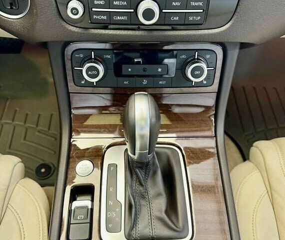 Белый Фольксваген Туарег, объемом двигателя 3.6 л и пробегом 89 тыс. км за 13100 $, фото 7 на Automoto.ua