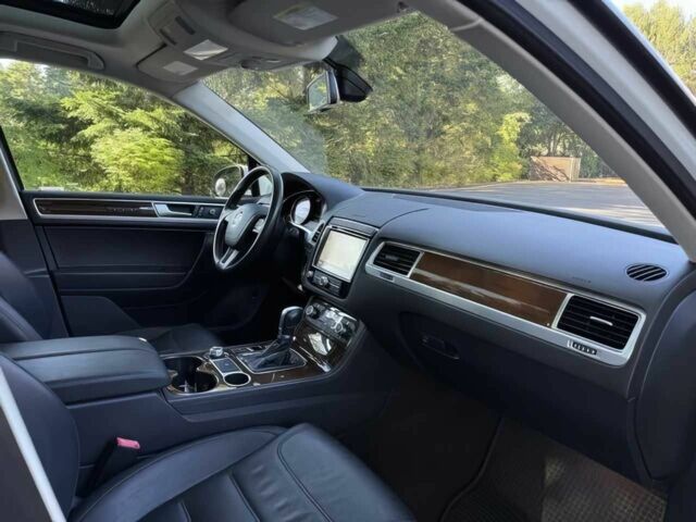 Белый Фольксваген Туарег, объемом двигателя 3.6 л и пробегом 77 тыс. км за 13700 $, фото 9 на Automoto.ua