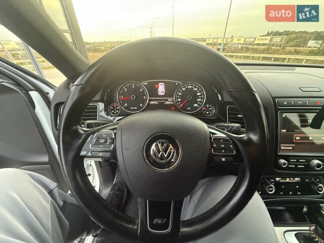 Білий Фольксваген Туарег, об'ємом двигуна 2.98 л та пробігом 287 тис. км за 24250 $, фото 40 на Automoto.ua