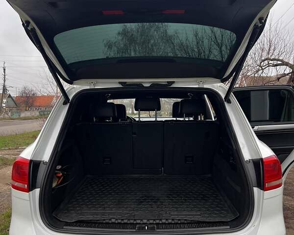 Білий Фольксваген Туарег, об'ємом двигуна 2.97 л та пробігом 334 тис. км за 26000 $, фото 18 на Automoto.ua