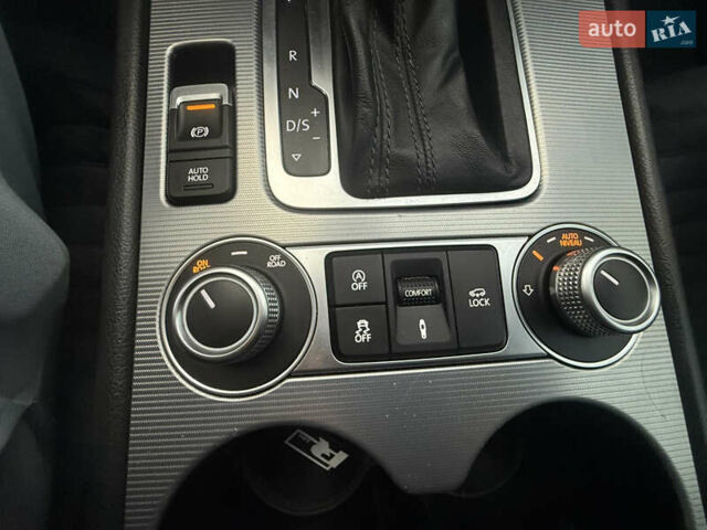 Білий Фольксваген Туарег, об'ємом двигуна 2.98 л та пробігом 287 тис. км за 24250 $, фото 44 на Automoto.ua