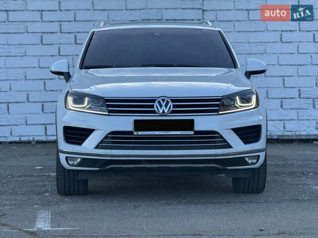 Белый Фольксваген Туарег, объемом двигателя 3.6 л и пробегом 242 тыс. км за 18500 $, фото 42 на Automoto.ua