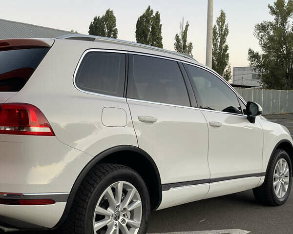 Белый Фольксваген Туарег, объемом двигателя 2.97 л и пробегом 208 тыс. км за 21800 $, фото 8 на Automoto.ua