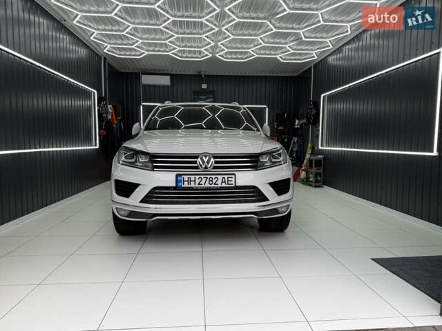 Белый Фольксваген Туарег, объемом двигателя 2.97 л и пробегом 193 тыс. км за 24500 $, фото 5 на Automoto.ua