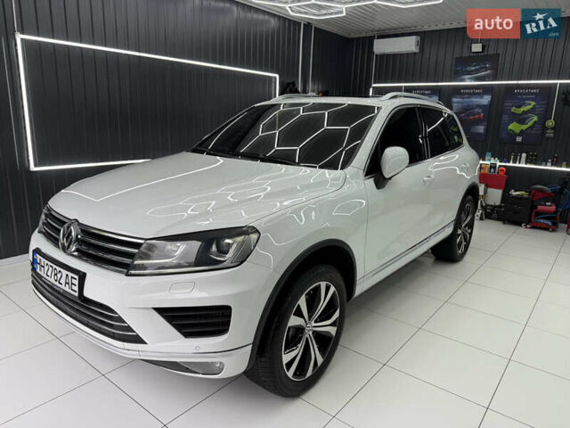 Белый Фольксваген Туарег, объемом двигателя 2.97 л и пробегом 193 тыс. км за 24500 $, фото 1 на Automoto.ua
