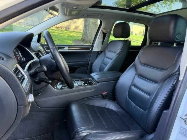 Белый Фольксваген Туарег, объемом двигателя 3.6 л и пробегом 70 тыс. км за 3800 $, фото 10 на Automoto.ua