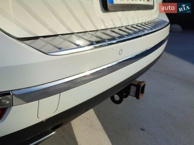 Білий Фольксваген Туарег, об'ємом двигуна 3 л та пробігом 157 тис. км за 27500 $, фото 7 на Automoto.ua