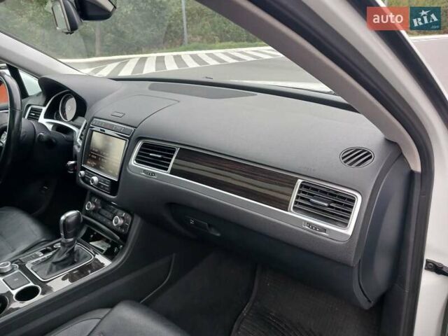 Белый Фольксваген Туарег, объемом двигателя 3 л и пробегом 170 тыс. км за 24900 $, фото 29 на Automoto.ua