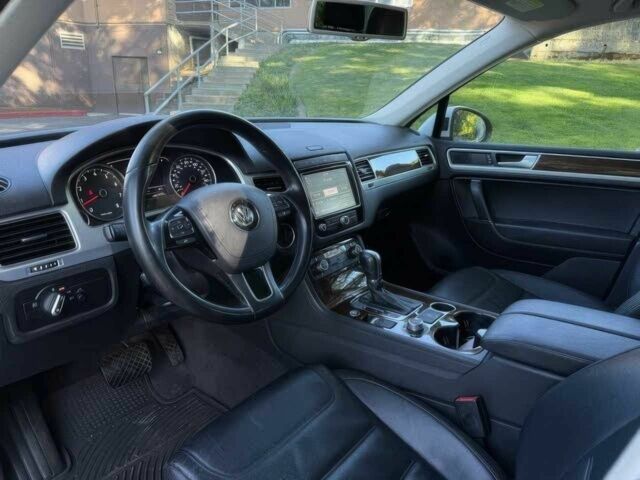 Белый Фольксваген Туарег, объемом двигателя 3.6 л и пробегом 70 тыс. км за 3800 $, фото 9 на Automoto.ua