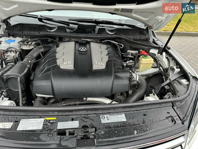 Белый Фольксваген Туарег, объемом двигателя 2.97 л и пробегом 215 тыс. км за 19700 $, фото 13 на Automoto.ua