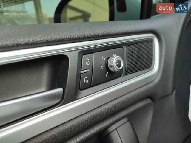 Білий Фольксваген Туарег, об'ємом двигуна 3 л та пробігом 157 тис. км за 27500 $, фото 16 на Automoto.ua