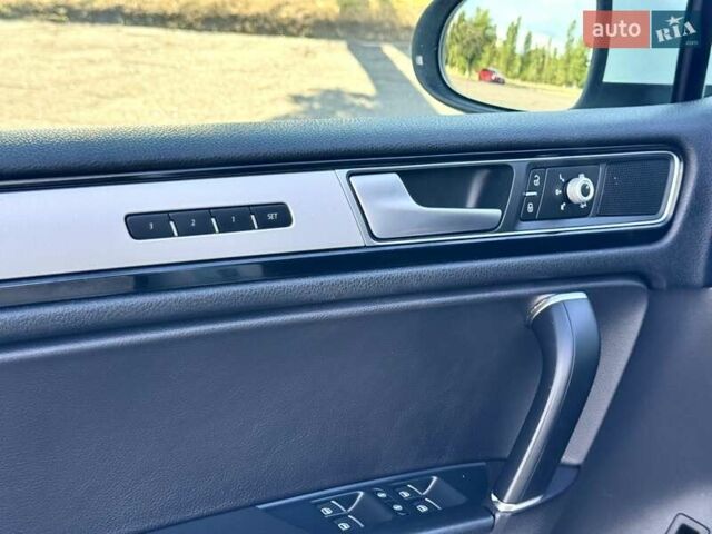 Білий Фольксваген Туарег, об'ємом двигуна 2.97 л та пробігом 241 тис. км за 21597 $, фото 9 на Automoto.ua
