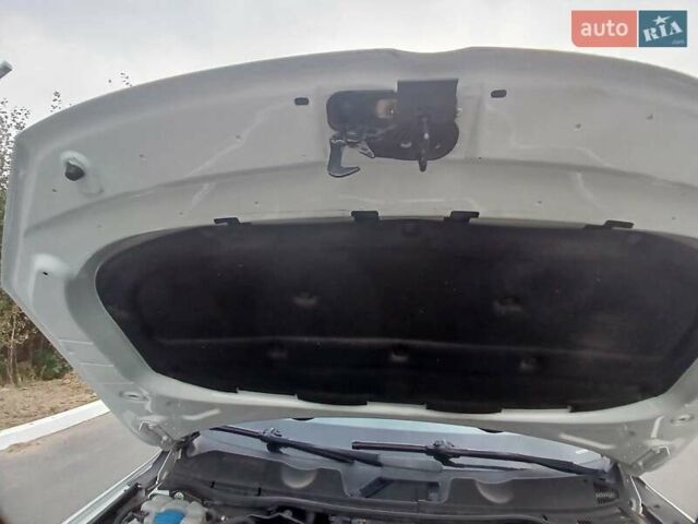 Белый Фольксваген Туарег, объемом двигателя 3 л и пробегом 170 тыс. км за 24900 $, фото 51 на Automoto.ua