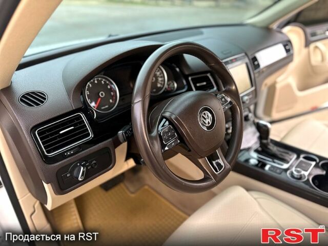 Белый Фольксваген Туарег, объемом двигателя 3.6 л и пробегом 130 тыс. км за 25000 $, фото 8 на Automoto.ua