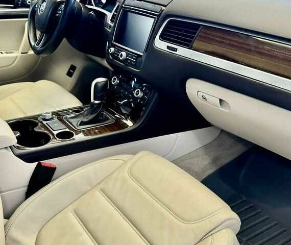 Белый Фольксваген Туарег, объемом двигателя 3.6 л и пробегом 89 тыс. км за 13100 $, фото 11 на Automoto.ua