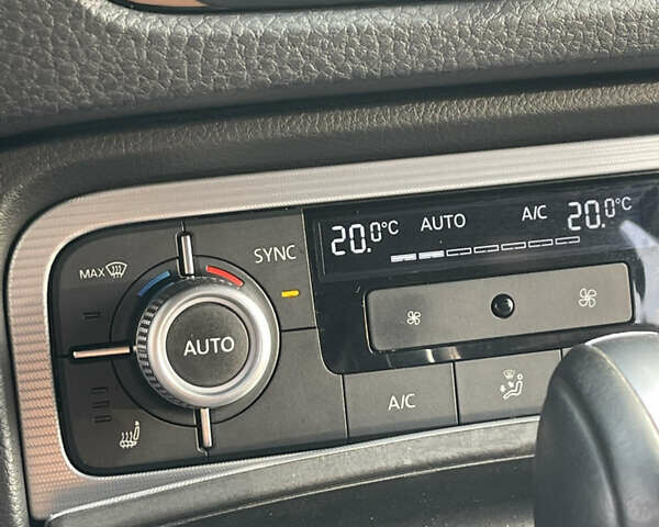 Білий Фольксваген Туарег, об'ємом двигуна 3 л та пробігом 199 тис. км за 35500 $, фото 30 на Automoto.ua