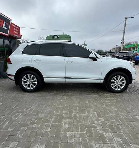 Білий Фольксваген Туарег, об'ємом двигуна 2.97 л та пробігом 320 тис. км за 23200 $, фото 5 на Automoto.ua