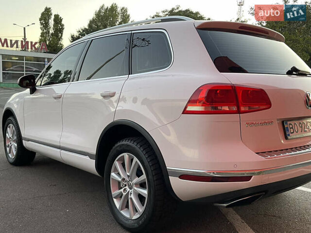 Белый Фольксваген Туарег, объемом двигателя 2.97 л и пробегом 208 тыс. км за 21800 $, фото 6 на Automoto.ua